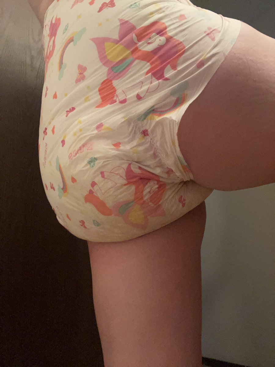 babblingmanda's tweet photo. My diaper this morning before transforming into a big girl for the day 😎

#abdl #abdldiaper https://t.co/dEqNGNbeCT