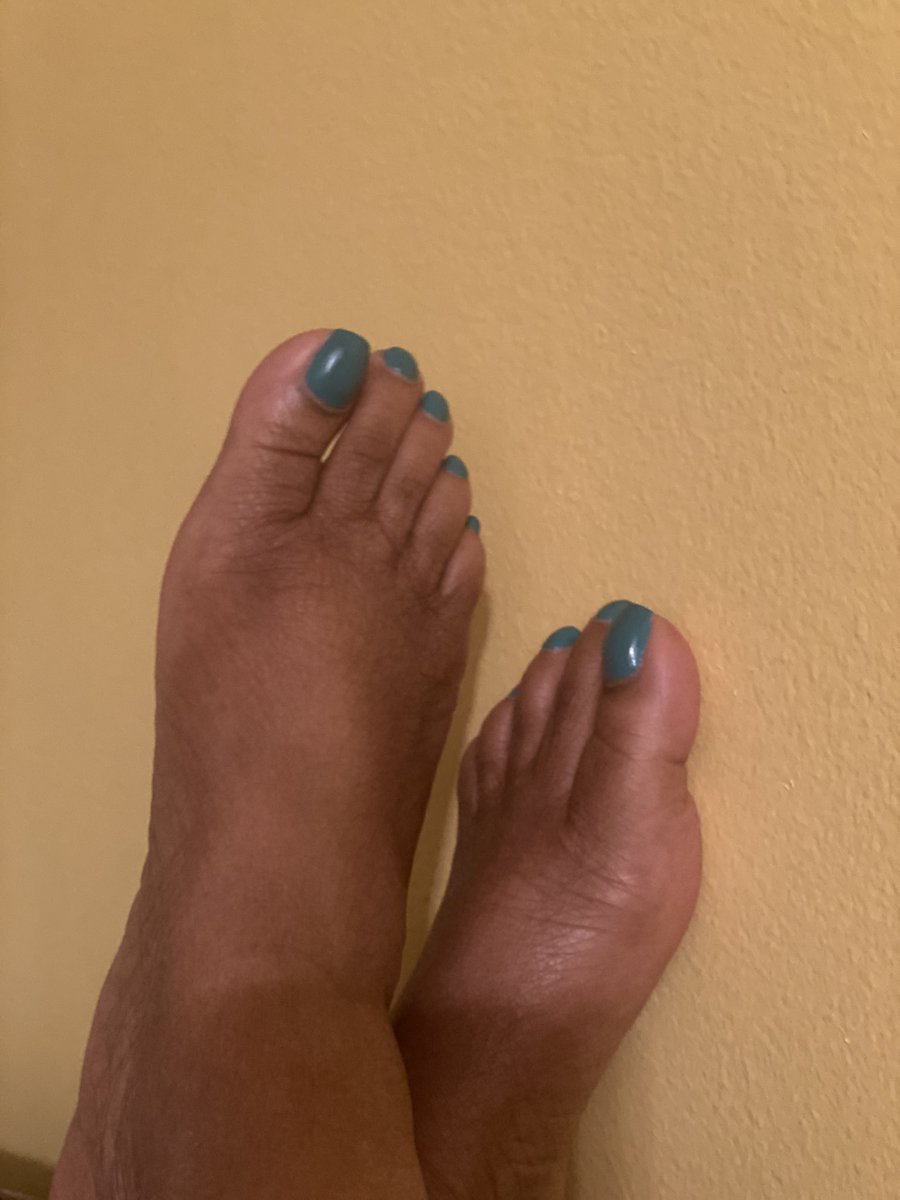 honeydewfeets's tweet photo. #bigfeet #vanillafeet #greentoes #prettyfeet #feet #falltoes https://t.co/7bVwd92Flo