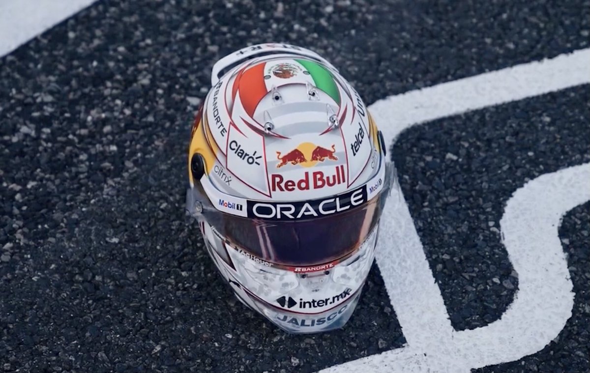 F1Tornello's tweet photo. #F1 Lindísimo el casco que Checo Pérez usará en el #JapaneseGP, con el sol naciente y las flores típicas del país 🇯🇵 https://t.co/VaDSWncVkE
