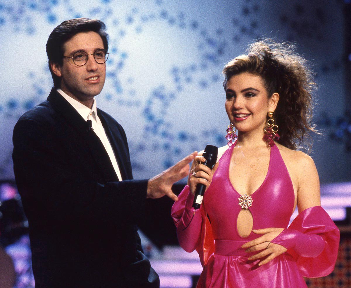 ThaliaQueen_'s tweet photo. Un día como hoy pero en 1991 @thalia hacía su debut en el programa español #vipnoche junto con Emilio Aragón. https://t.co/IUVJXcdW4b
