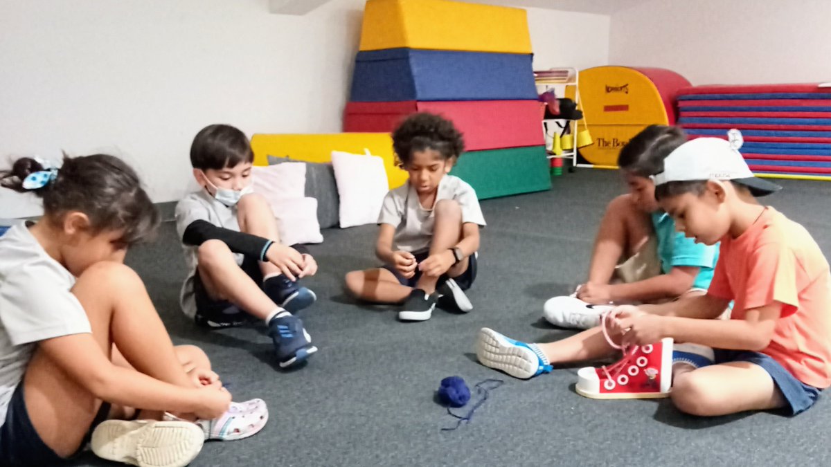 METSchoolPanama's tweet image. We encourage #METstudents to learn new #skills & become more independent to support their social & intellectual development.
Learning to tie shoelaces is a milestone for a child. We've created a fun recess club in 1st & 2nd grade to help learn this new skill✨
#ThrivingThursday