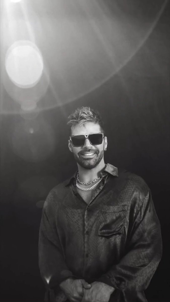 Yamiinesok's tweet photo. @RMwebteam @ricky_martin Esta me quedo hermosooo Ricky lo esperamos en ARGENTINA 🇦🇷 https://t.co/c8hJF52kcN