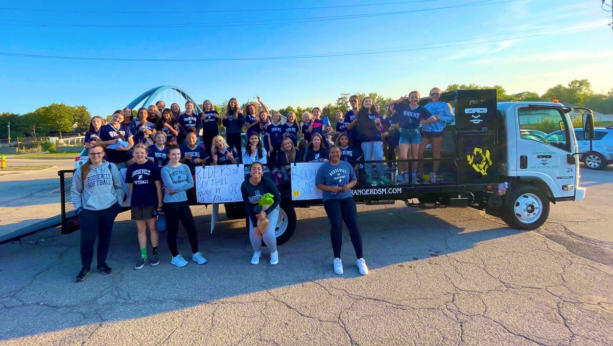 Softball_TRHS's tweet photo. Rider Softball players show their pride at tonight’s homecoming parade 🎉 Thanks for the wheels #LawnRanger Lawn &amp; Landscaping https://t.co/3yK9b72J7S