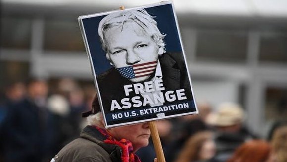 #FreeAssange... Activistas por los #DerechosHumanos convocaron a la primera cadena humana en #ReinoUnido con el fin de exigir la libertad del fundador de <a href="/wikileaks/">WikiLeaks</a>, Julian Assange. Stella Assange dijo que su salud está «disminuyendo día a día». 
juventudrebelde.cu/internacionale…