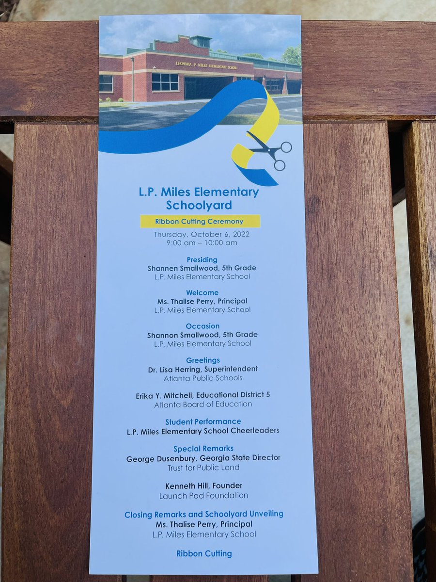 drkalag's tweet photo. Community schoolyard opening @MilesTigersAPS - what an exiting time!!! @ThalisePerry @DarnishaJohns19 @KMilesAPS @PrejeanHarris @Selenaflorence @WilhelminaRegi3 @apsupdate @DrLisaHerring @MattSmithEdLD @TommyUsherAPS @Retha_Woolfolk https://t.co/kx7QOch0fK