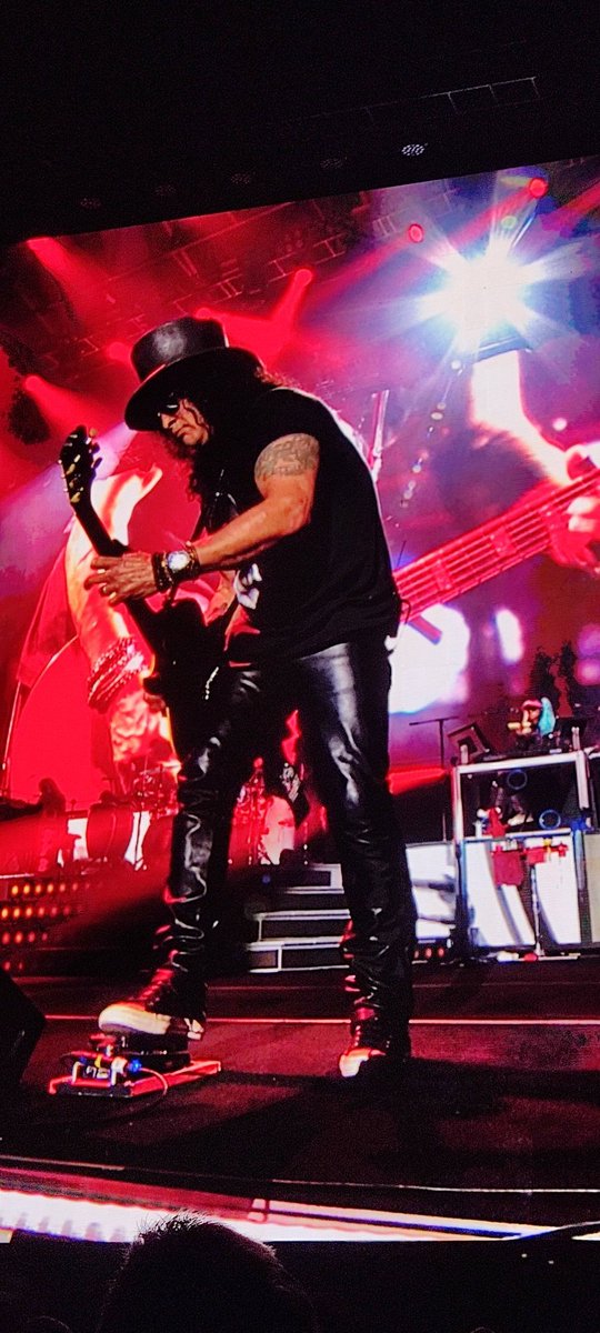Slasheros's tweet photo. @Slash, Santiago, Chile 05/10/2022 https://t.co/Ncq2PaGn9N