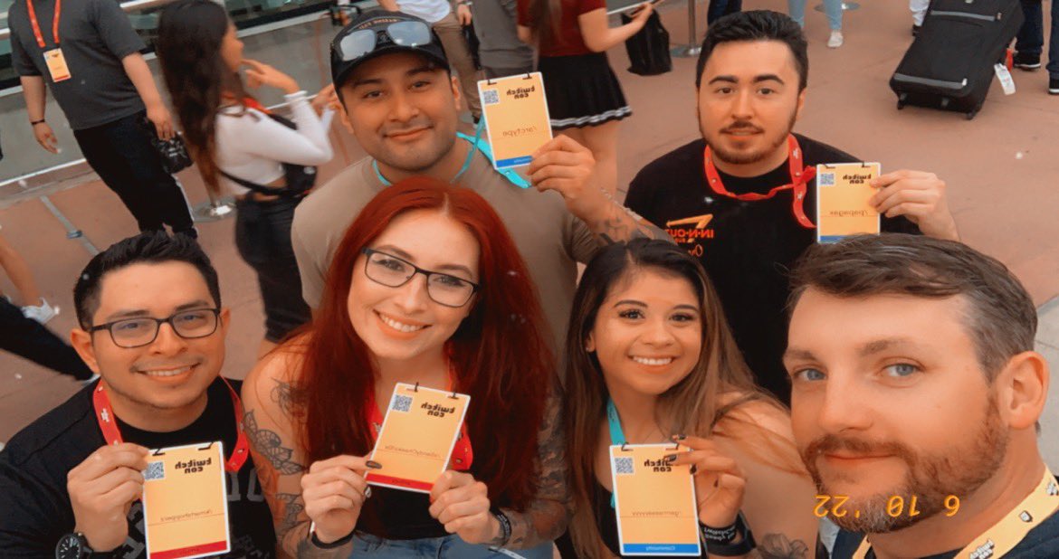 LunarKunoichi's tweet photo. #cheeksfam in San Diego baby! #TwitchCon2022 https://t.co/W8Ru3zegFi
