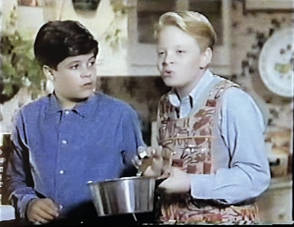 televisionaryZW's tweet photo. 9417. #BrooklyBridge “Dinner at Six” - Ok, I can buy that in 1955 an otherwise overprotective family leaves their 12 & 6 year old sons home alone for a day, but a whole weekend AND they’re allowed to just roam Brooklyn all day & night? Even if that’s how things were done 1/2 https://t.co/3nsxcve6Lf