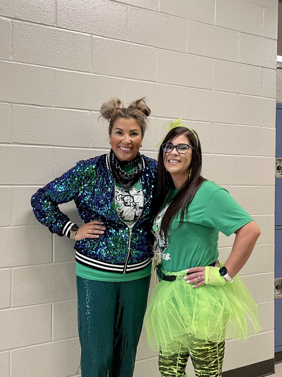 MrsHunt_clark's tweet photo. What a magical day @ClarkCISD  TODAY WAS HOUSE SORTING DAY !!! 💚💙🖤#ClarkConnects @stephaniehouge https://t.co/NYEhEExZFb