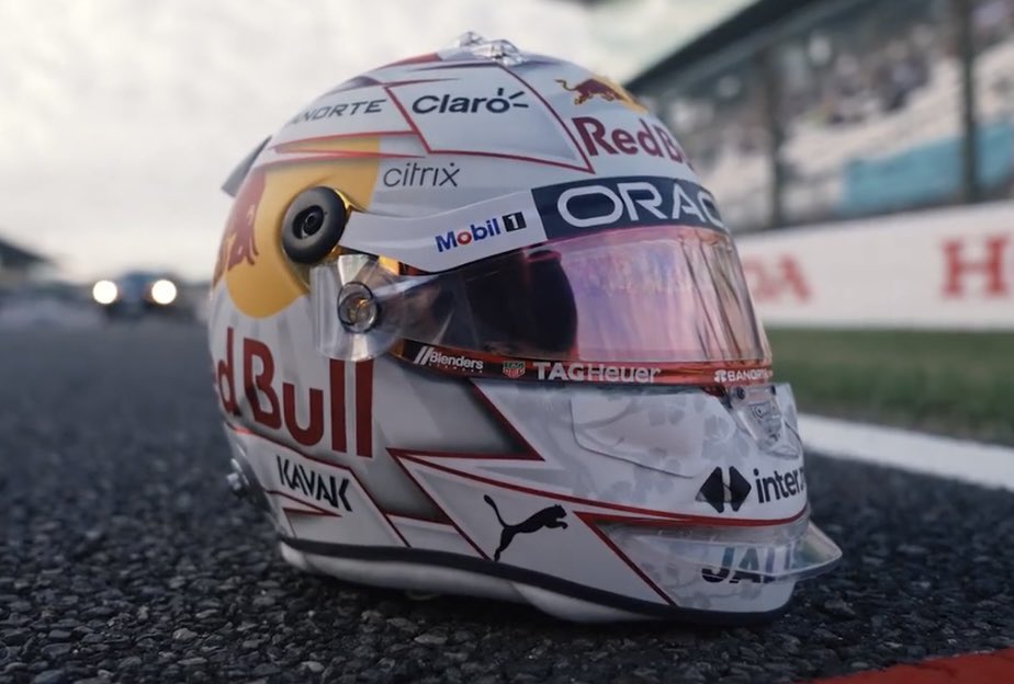 masQueMotor1's tweet photo. ¿Ya vieron la edición del Casco de Sergio Perez para el Gran Premio de Japón?

#F1 #Checo #f1 #f12022 #redbullracing #ModoCheco #SergioPerez #japan #JapaneseGP #Suzuka #suzukacircuit https://t.co/H4tCZzv7ea