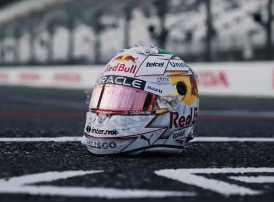 masQueMotor1's tweet photo. ¿Ya vieron la edición del Casco de Sergio Perez para el Gran Premio de Japón?

#F1 #Checo #f1 #f12022 #redbullracing #ModoCheco #SergioPerez #japan #JapaneseGP #Suzuka #suzukacircuit https://t.co/H4tCZzv7ea