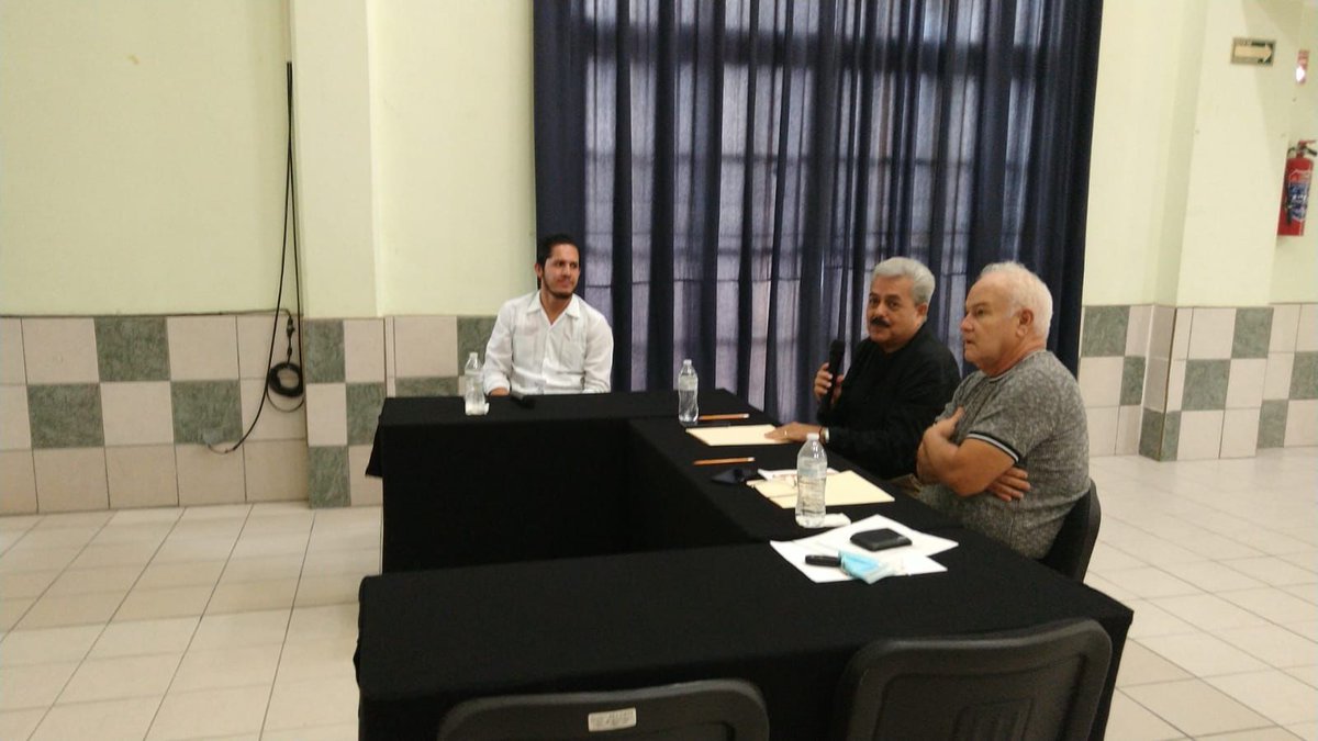 <a href="/PoliciaVLL/">NotPolisia</a> <a href="/leonpres/">leon lizarraga</a> <a href="/AyuntamientoVLL/">Ayto. de Valladolid</a> #ProfesionalizaciónDeServidoresPúblicos presente por el #11Municipio <a href="/PtoMorelosAyto/">Ayto. Puerto Morelos</a> que preside <a href="/BlancaMerariPM/">Blanca Merari Puerto Morelos</a> el Director de Mejora Regulatoria el Mtro. <a href="/APR130992/">Andres Peralta</a> gracias Presidente <a href="/leonpres/">leon lizarraga</a> <a href="/iapqroo/">IAPQROO</a> por coadyuvar con esta gestión a favor de los servidores públicos del Edo.