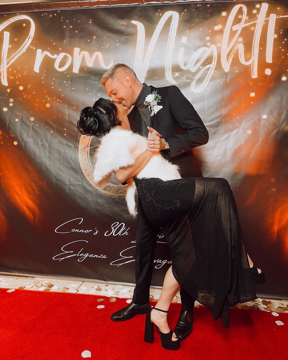 StellaaBella's tweet photo. My friend threw a Prom themed 30th birthday party and I think everyone needs to do this! 💫 https://t.co/t9SGXI8TC9
