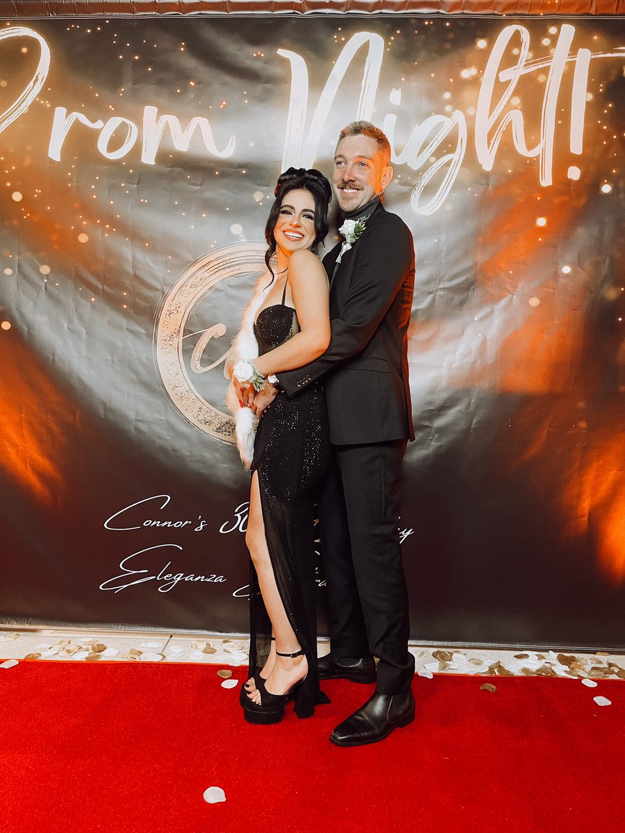 StellaaBella's tweet photo. My friend threw a Prom themed 30th birthday party and I think everyone needs to do this! 💫 https://t.co/t9SGXI8TC9