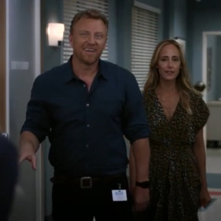AnatomiaDeGreyC's tweet photo. Me estoy acordando de cuando todos creíamos que por fin nos habíamos librado de Owen y Teddy y míralos 💀 #GreysAnatomy https://t.co/xIEI8JuetX