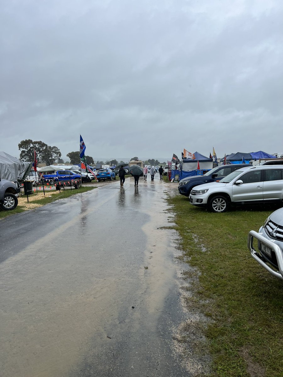 tonk_elec's tweet photo. Watched Practice 3 this morning from the top of Mt Panorama, stayed dry 
Now watching Practice 4 from camp trying to stay dry 😬
#Bathurst1000 https://t.co/WApjF97mjZ