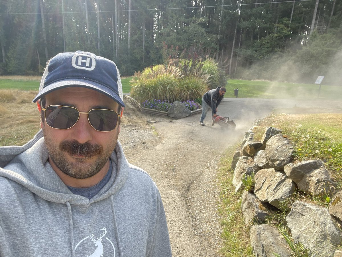 moreatArdmore's tweet photo. I had a bunch of projects planned. Then i slipped a disc. So I hired a stunt double @UpcycleSandCo https://t.co/ReFIU7uAsi