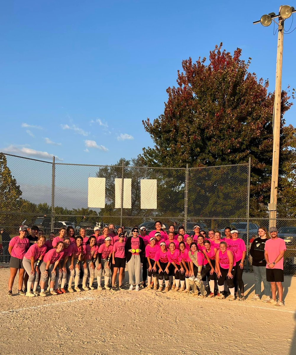 What a great night to support and honor a great cause.  PHS Softball 🎀 Pink Out Game!  
📸: Coach Annika Huitt