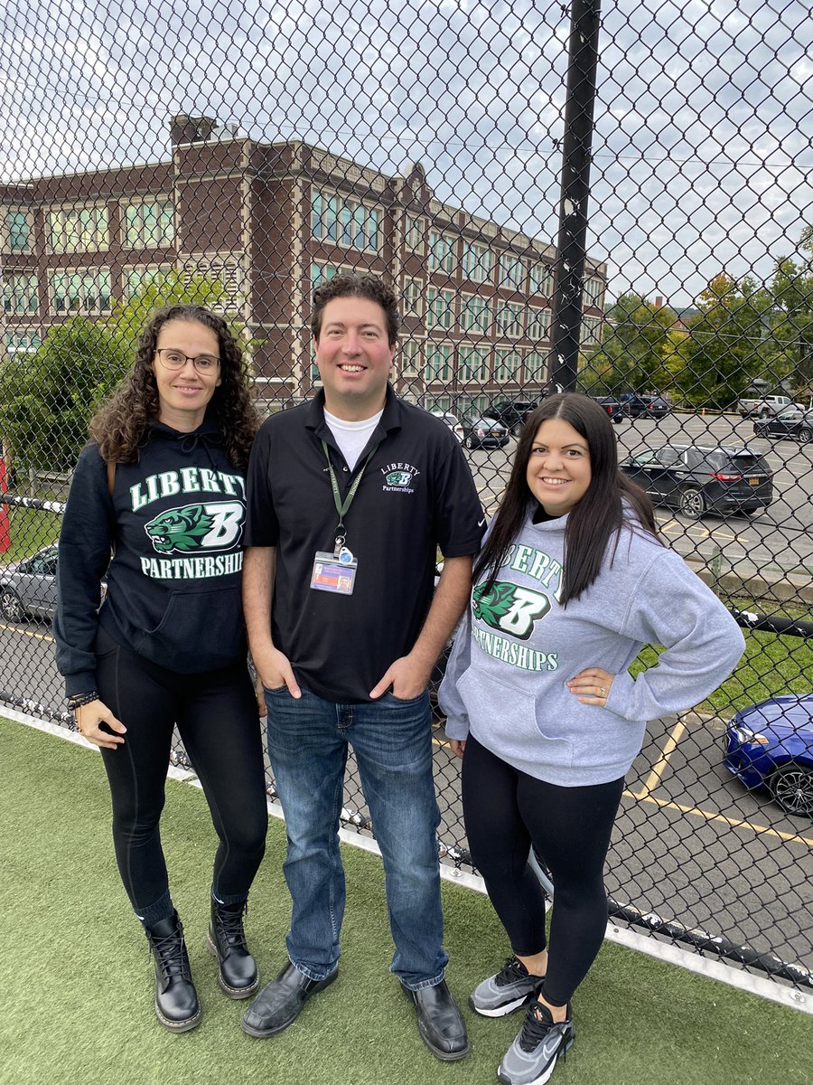 Binghamton High School’s Liberty Team enjoyed a beautiful fall evening engaging with students and families at BHS’ fall open house. ♥️#BPatriotProud💙 <a href="/nmatz10/">Nick Matyas</a> <a href="/sfiorini28/">Stephanie Fiorini</a>