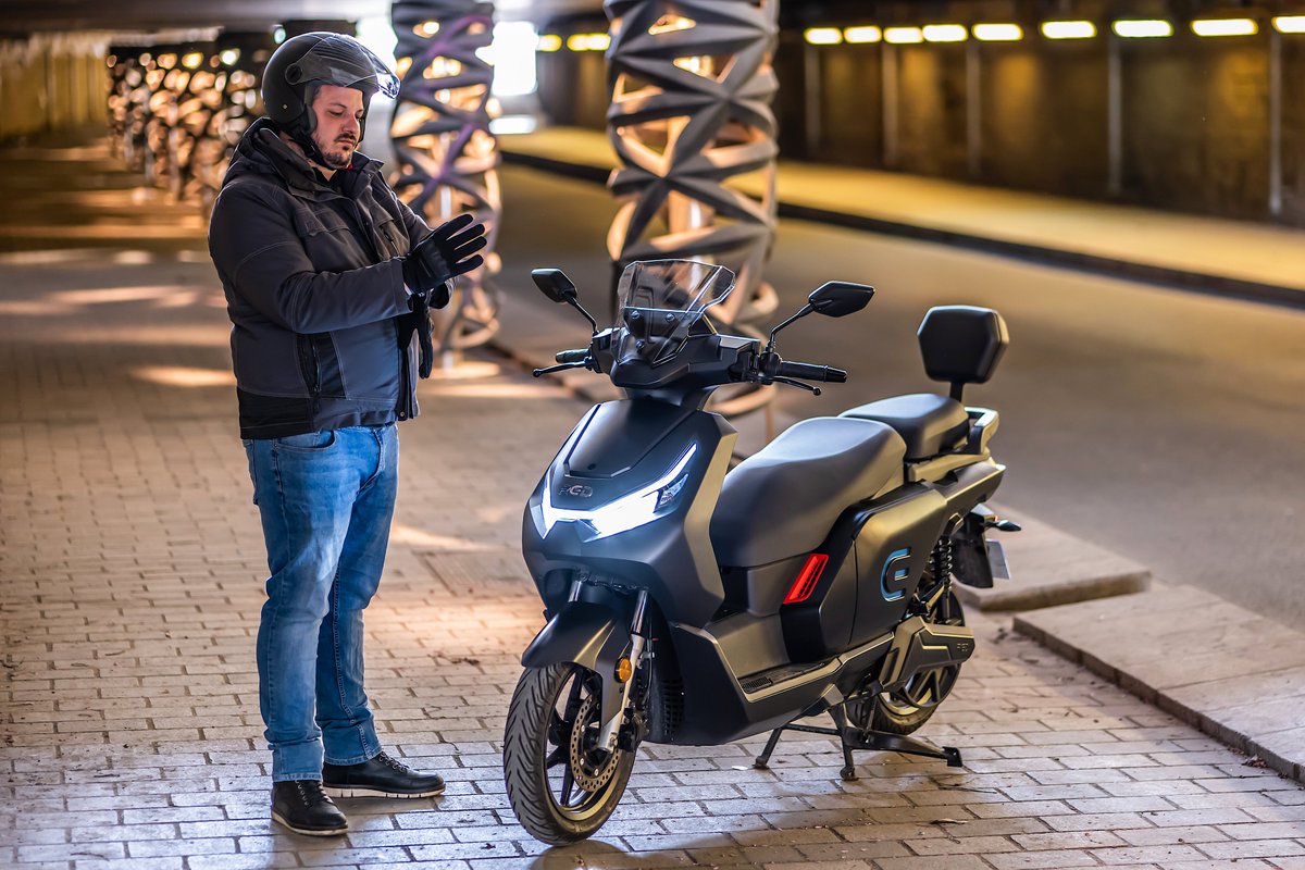 Red Electric tweet media