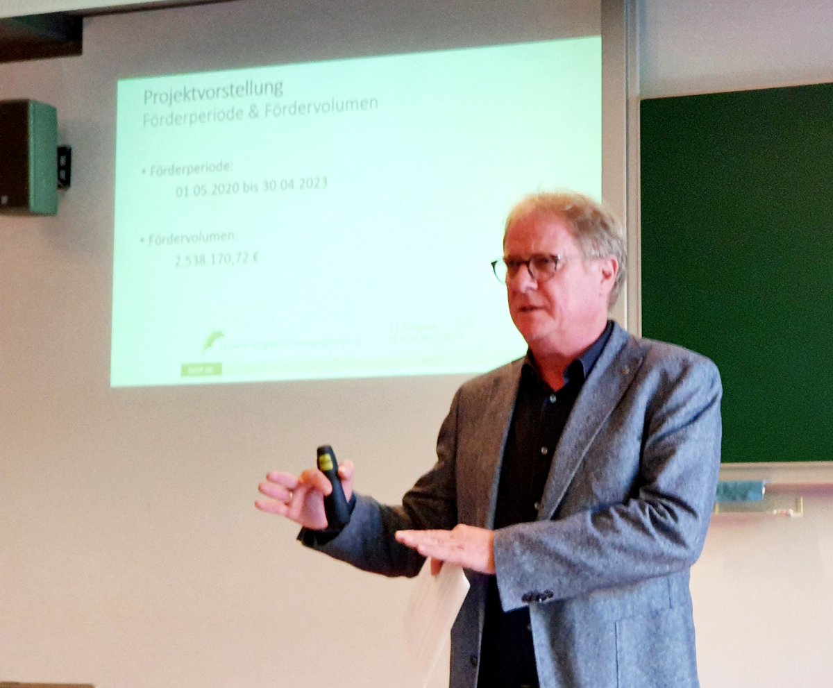 Daniela__Koller's tweet photo. Vielen Dank Holger Pfaff für die @CoReNet_Cologne Vorstellung am #DNVF2022 
@dnvf_ev https://t.co/OGhtXh2W46