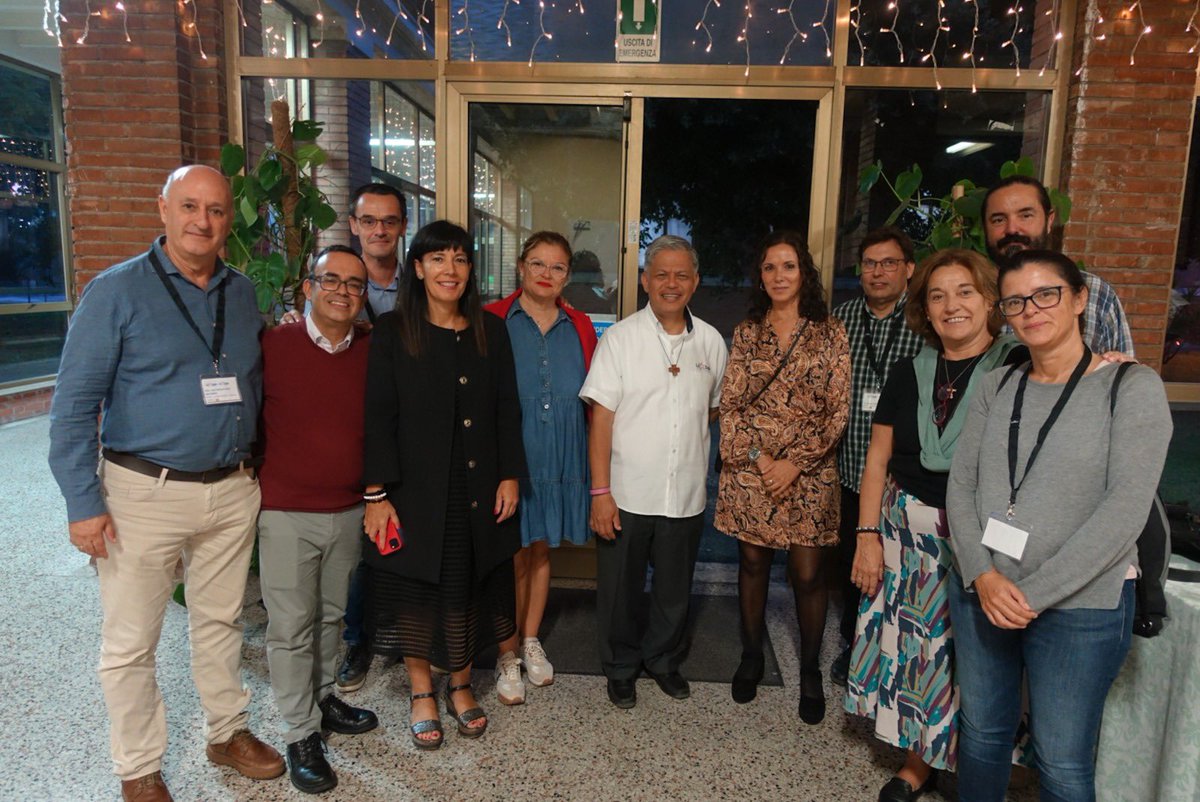 LaSalleAntunez's tweet photo. Durante esta semana, se ha celebrado en Roma el ASSEDIL, donde un grupo de directores de obras educativas de la region RELEM ha reflexionado sobre temas como el liderazgo, la espiritualidad lasaliana o la solidaridad. #JuntosMejor #ASSEDIL #LaSalle @lasallearlep https://t.co/BokmZ9dc3R