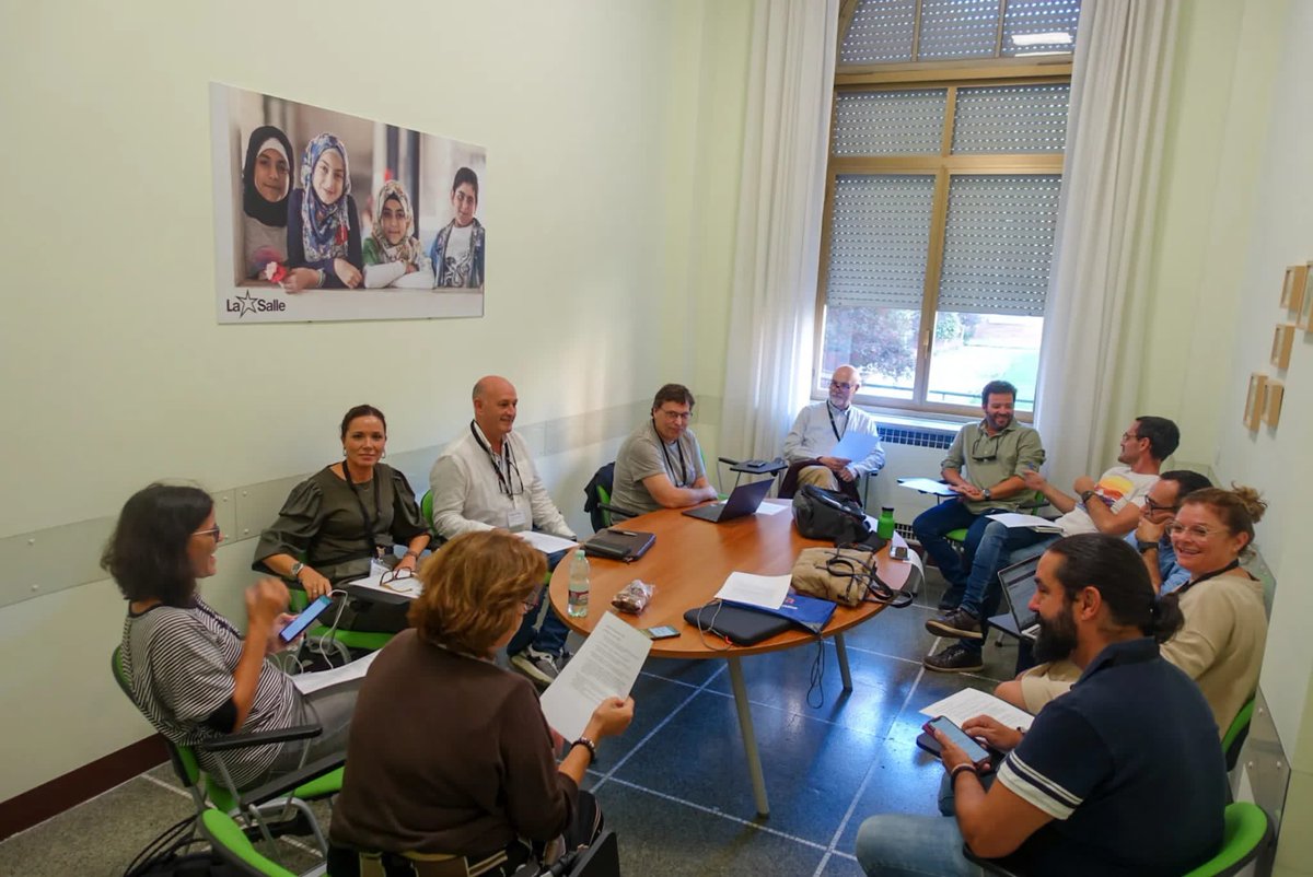 LaSalleAntunez's tweet photo. Durante esta semana, se ha celebrado en Roma el ASSEDIL, donde un grupo de directores de obras educativas de la region RELEM ha reflexionado sobre temas como el liderazgo, la espiritualidad lasaliana o la solidaridad. #JuntosMejor #ASSEDIL #LaSalle @lasallearlep https://t.co/BokmZ9dc3R