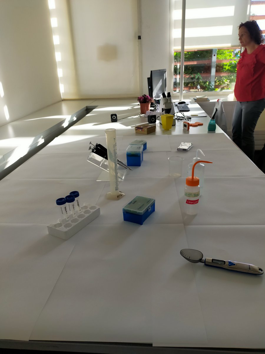 binsalyon's tweet photo. #fds2022 #fdsaura @FeteScienceAura @MAP_UMR5240 
Enquête #microbiologie : sauverez-vous votre burger - frites ? Qui saura résoudre les énigmes et trouver le coupable ? #escapegame #burger #frites https://t.co/oAxDAjAeCP