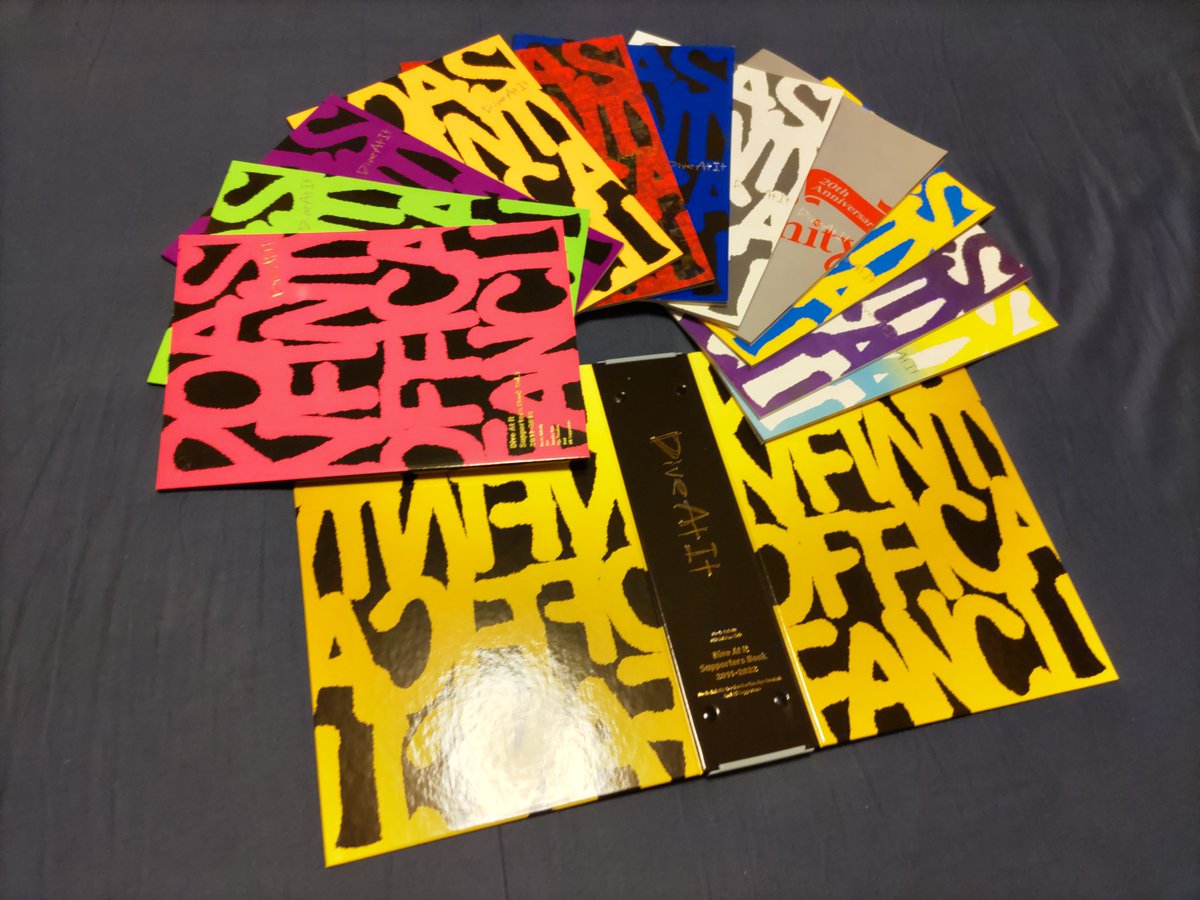 yuu135jp's tweet photo. 折角なので
並べてみたよ~
2011~2022全11冊
DoAsInfinity FC
Supporters Book収納バインダー😁
#doasinfinity
#DoAs
#diveatit
#supportersbook https://t.co/1NWcJhcSuA