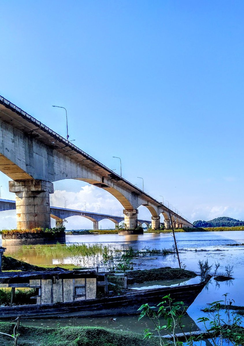 ashadul_11's tweet photo. Kolia Bhomora Setu, an existing bridge completed in 1987, is a 3.015 km long pre-stressed concrete road bridge on NH-715 over the Brahmaputra Rive https://t.co/maltZtGS5s