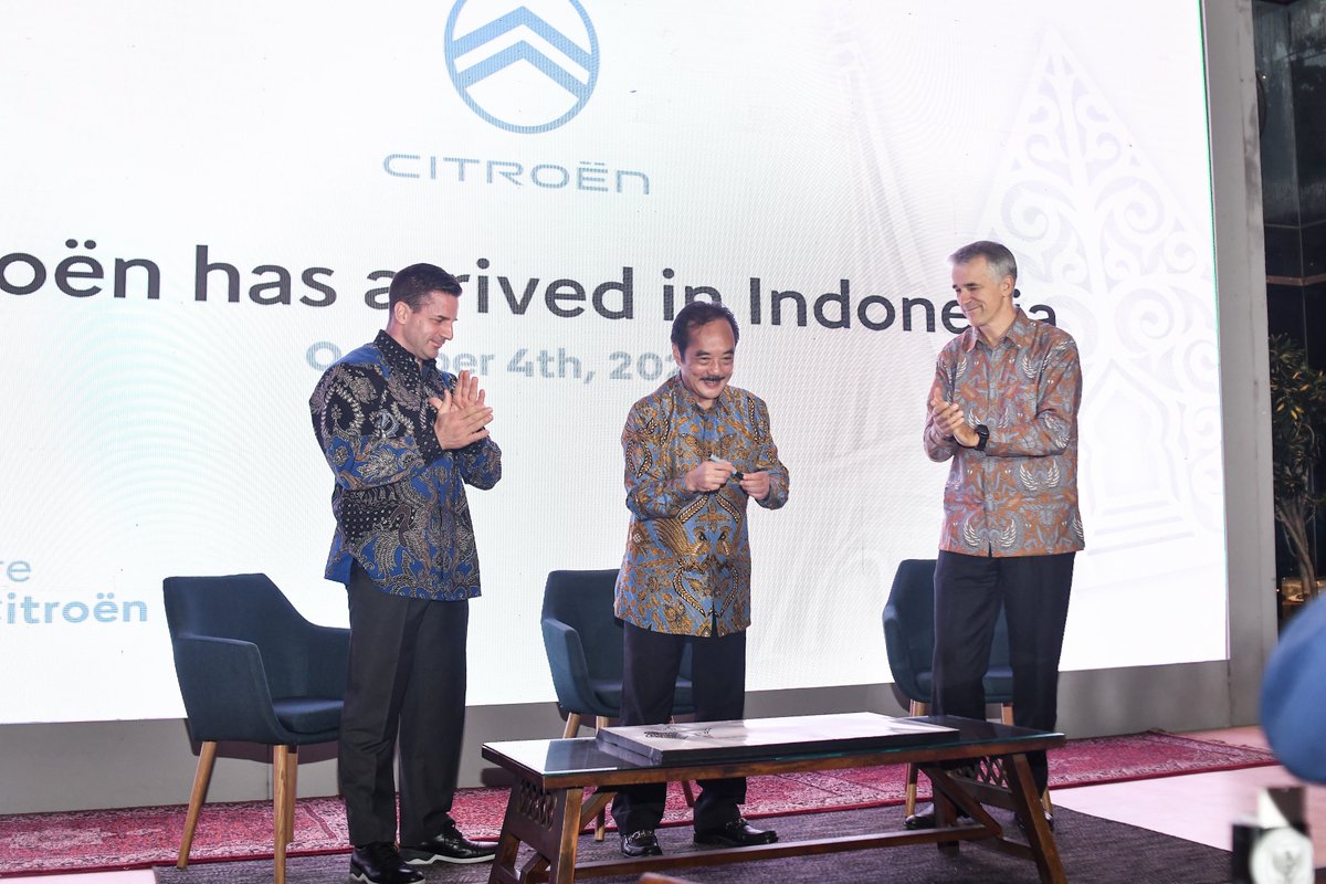 id_citroen's tweet photo. 4th October was marked as one of the milestones in Indonesia.

We’re officially coming back to Indonesia.

We look forward to seeing our Citroën Community and letting them be a part of our incredible journey.

#BienvenueCitroën #DaretoCare #Dare #Wellbeing #Accessibility https://t.co/mcZeb2Ftnx