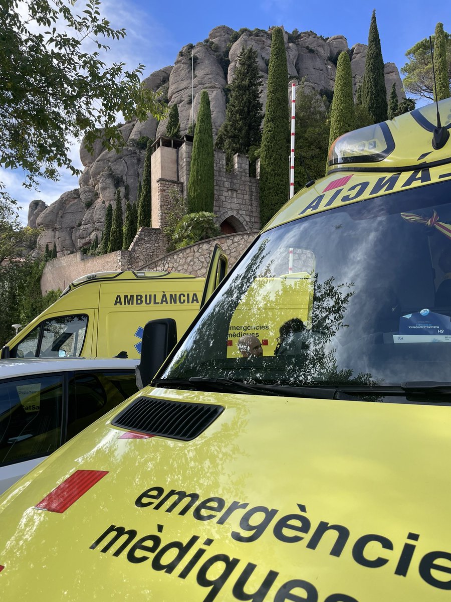 semgencat's tweet photo. 📸 #MomentsSEM :
Unitats terrestres 🚑🚑 #SEM, fotografiades per @Mon_d_Oci

☝🏽 Si teniu imatges de les unitats SEM, ens les podeu enviar a 
@semgencat i les compartirem. https://t.co/lKLcp1pmHJ