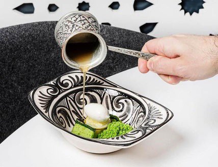 juliaplozano's tweet photo. Mi crítica de esta semana está dedicada a @NoorRestaurant #cordoba . Un #restaurante que se mueve en el tiempo, no en el territorio. Apuesta tan compleja como excitante. Platos brillantes firmados por un grandísimo cocinero @Pacomoraleschef https://t.co/Oabqq5MzA1 @GASTROactitud https://t.co/XoGElCnTEq