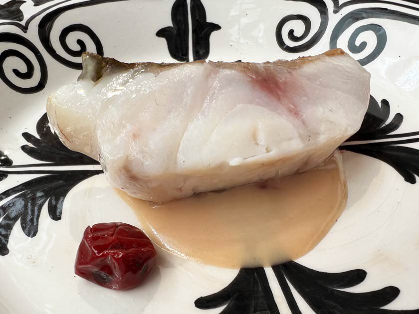 juliaplozano's tweet photo. Mi crítica de esta semana está dedicada a @NoorRestaurant #cordoba . Un #restaurante que se mueve en el tiempo, no en el territorio. Apuesta tan compleja como excitante. Platos brillantes firmados por un grandísimo cocinero @Pacomoraleschef https://t.co/Oabqq5MzA1 @GASTROactitud https://t.co/XoGElCnTEq