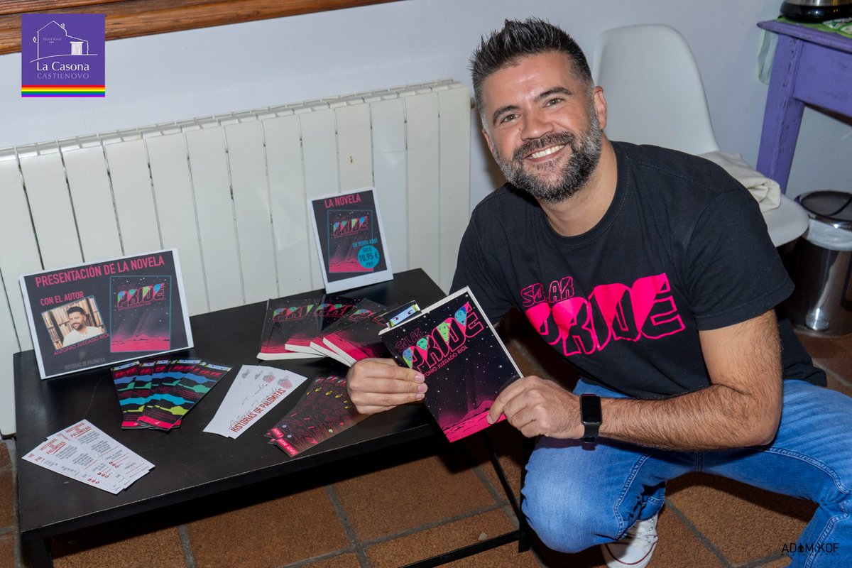 LaCasonaCastiln's tweet photo. Primeras fotos oficiales de la fiesta VII Aniversario. Gracias @AFilmkopf
Maestros de ceremonia @los_jemelos ,exposición de Artktovi, presentación de la Novela #SolarPride de @ajriol y presentación de la tienda online Kisitum
#AniversarioLaCasonadeCastilnovo. https://t.co/ScmQaFgyyb