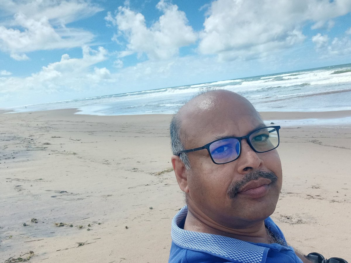 SuryaMishra_'s tweet photo. #SunapurBeach 24 KM from Bramhapur city, Odisha. No pollution,  no hotel, no restaurant and the Siddha Vairabi Peeth is just 4 km before the beach. The Bahuda River meets here in the bay of bengal. https://t.co/DPfT8DPQcs
