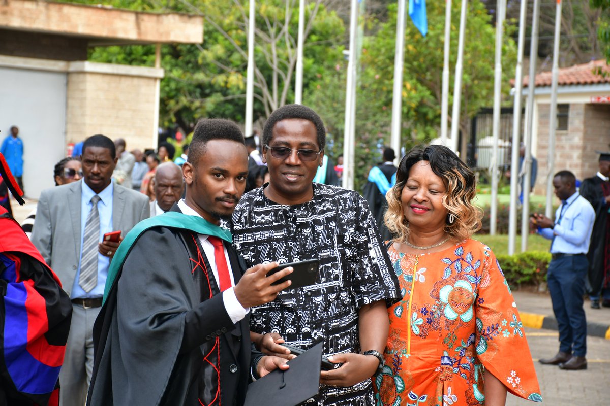 StrathU's tweet photo. We welcome parents and guardians for the first time on campus since the pandemic season to celebrate the milestones of the #ClassOf2022.

#SUGraduation22 #SeizeTheMoments https://t.co/cue50xS4Ko