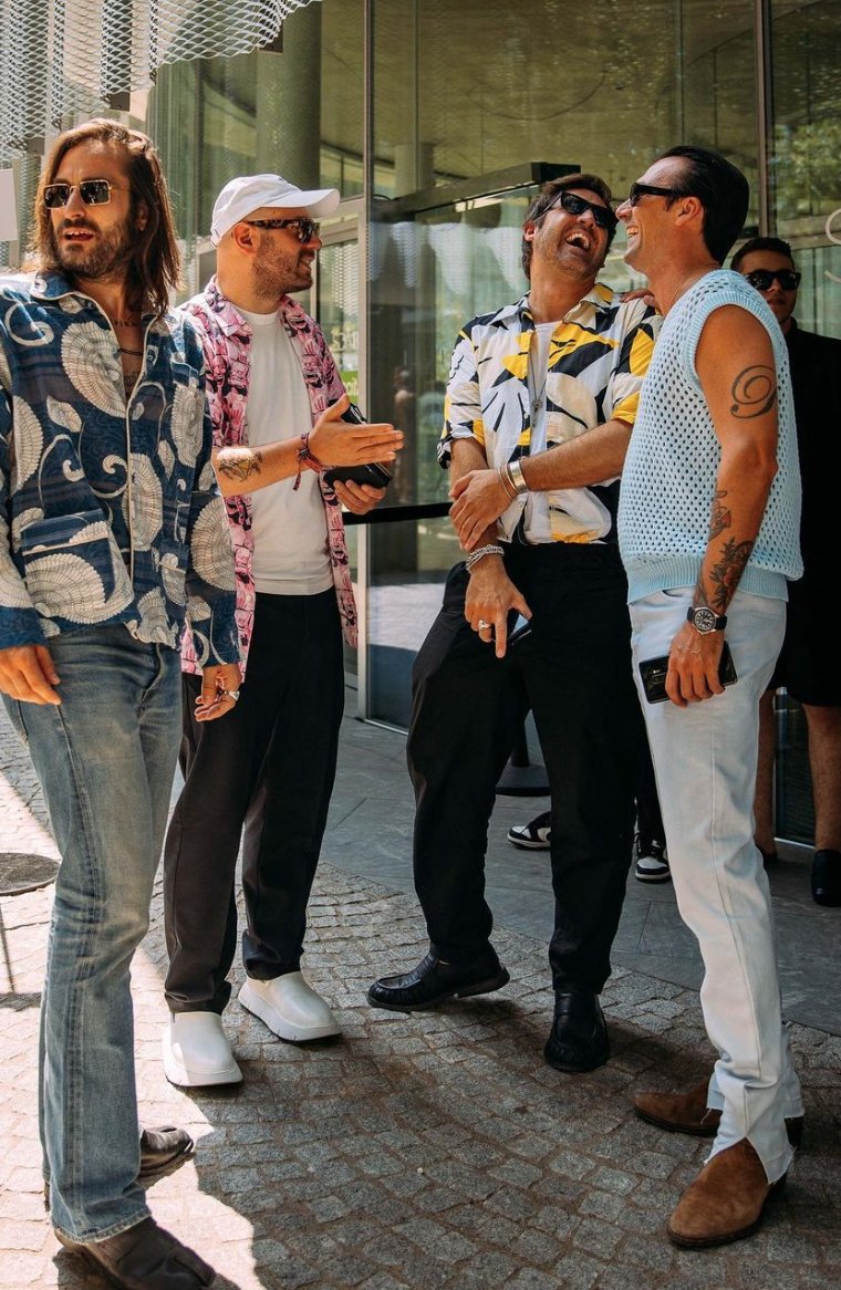 beManMagazine's tweet photo. Paris ve Milano moda haftalarının stil sahibi adamlarının kombinlerini daha yakından incelemek için: https://t.co/l1OQGtNFGn 🤟🏻
#beman #fashionweek #bemanmagazine https://t.co/8MY38QUp2L