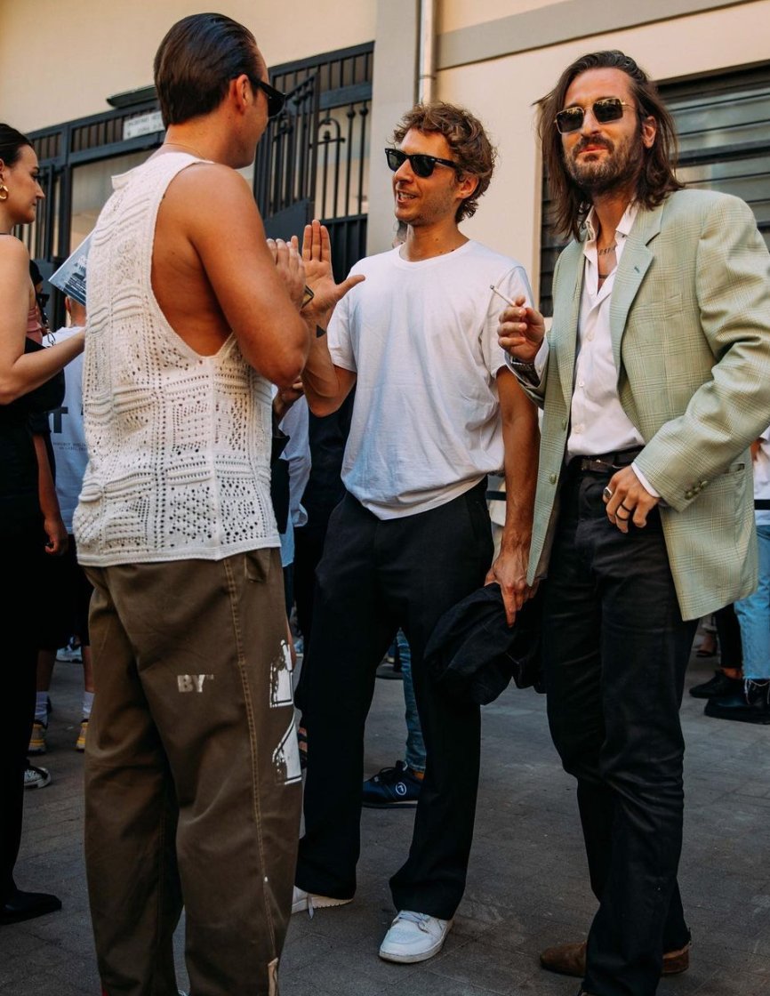 Paris ve Milano moda haftalarının stil sahibi adamlarının kombinlerini daha yakından incelemek için: beman.com.tr 🤟🏻
#beman #fashionweek #bemanmagazine