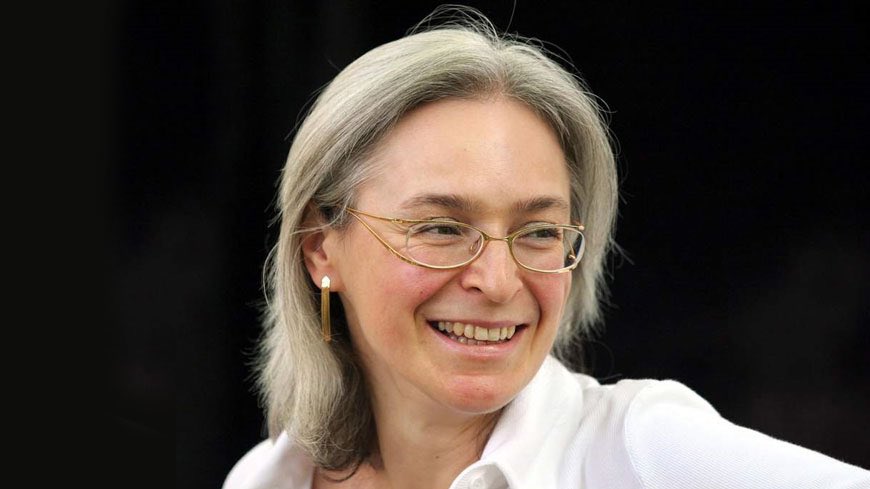 1/10 Il y a 16 ans tout juste, les sbires de Poutine ont tué Anna Politkovskaya, la personne la plus courageuse que j’ai croisée dans ma vie. Une immense journaliste et une amie très chère. Si nos dirigeants l’avaient écouté, nous n’en serions pas là aujourd’hui… ⤵️