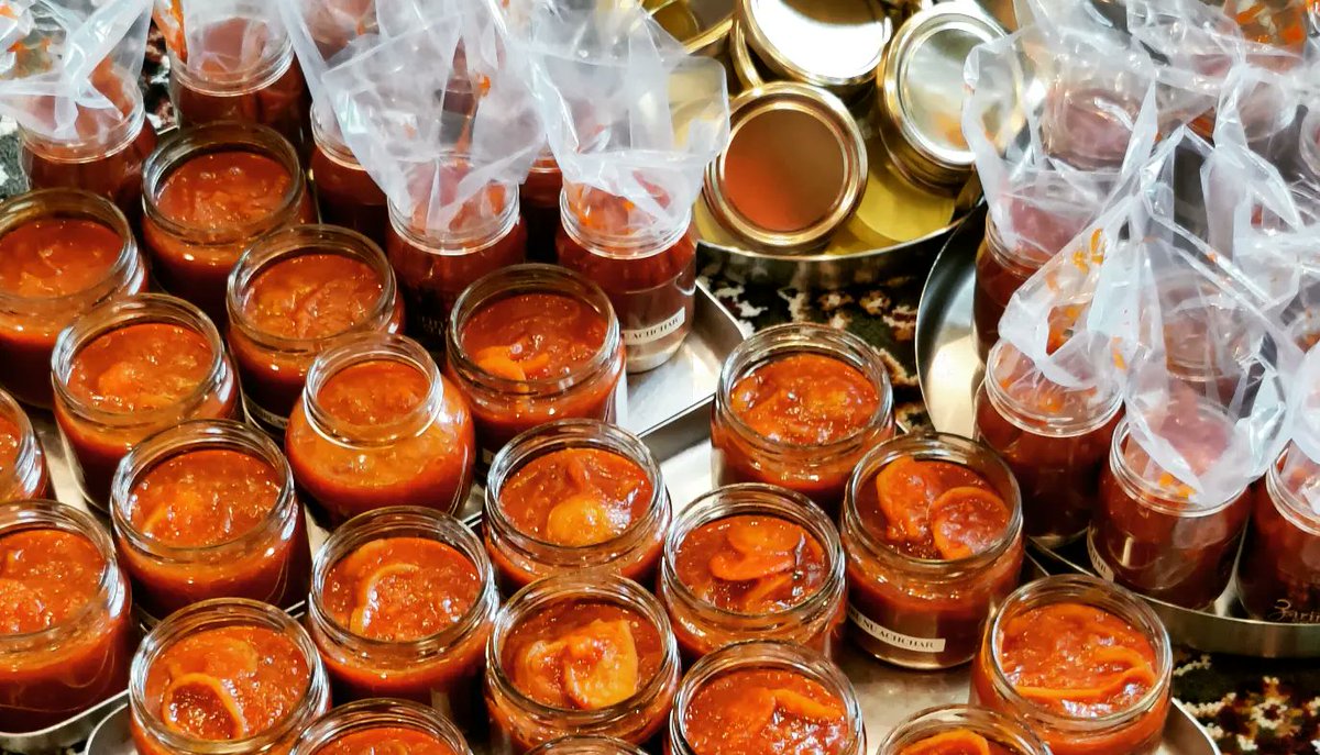 Shelleysub's tweet photo. 50 corporate hampers, prep!!!!
Parsi oil and chemical preservative free Limboo na Achchar freshly cooked and bottled.....
#Zarinssecrets #Parsispicesandcondiments #homemadewithlove #parsifamilyrecipes
#parsipickles #HamperPrep
Find us on Instagram @zarinssecrets https://t.co/q5kDwJAsMD