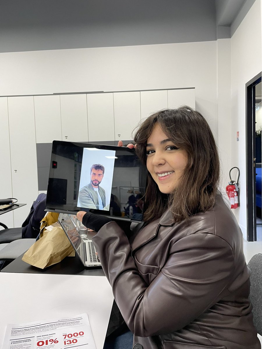 camerawoman pretty lit 🙌🏻 <a href="/soukaina_riyach/">soukaina riyach</a> #GEMDSM