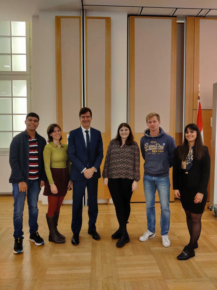 DA_vienna's tweet photo. Finland's under-secretary of State for Foreign and Security Policy @sauerka adressed our students on "The road to #NATO: Why and how #Finland chose NATO membership and what Finland will bring to the table". #diplomacymatters @FinEmbVienna  @Ulkoministerio   @Amb_EmilBrix https://t.co/sosxKrTiIk