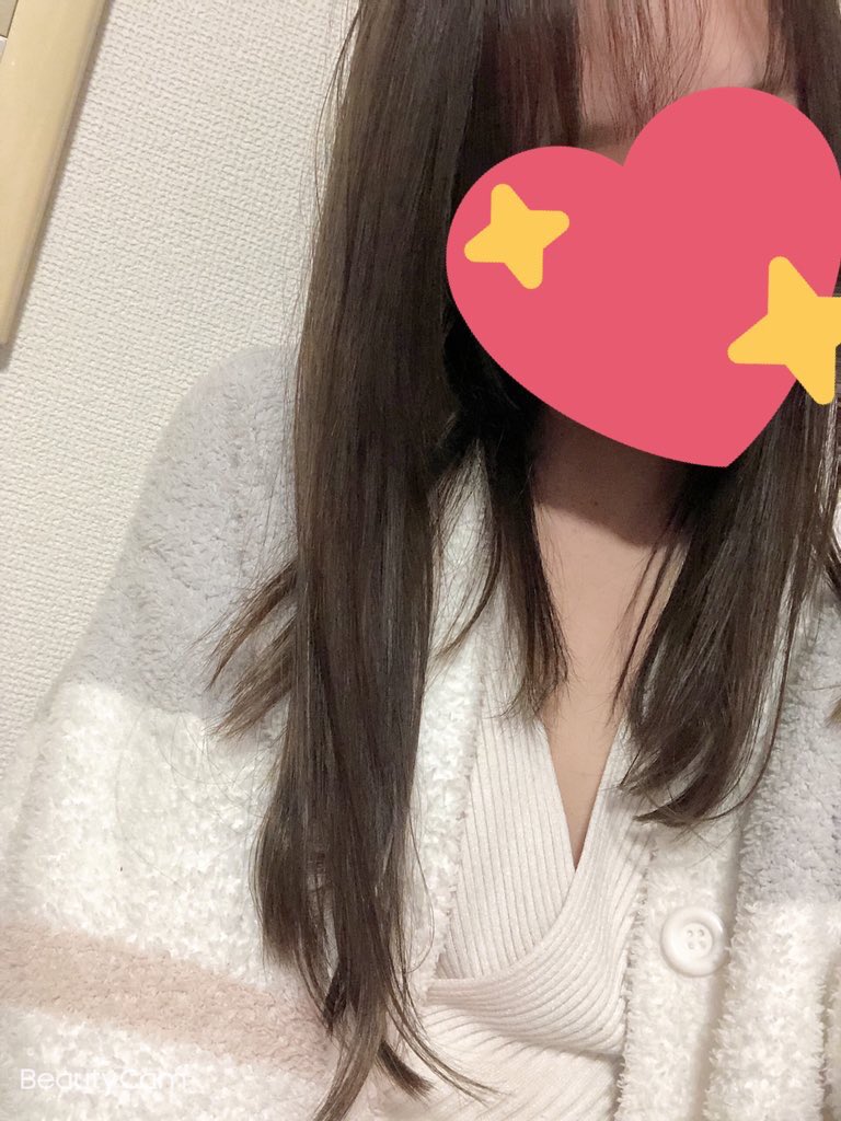 rina__7022's tweet photo. こんばんは(ᐡ ̥_  ̫ _ ̥ᐡ)冬かな？ってくらいに寒いですね😭寒さに激弱なりなは暖房デビューしました❄️雪が降る地域で育ってるはずなんだけどな🥲本日遅番明大前です！ラストまで出ることはほぼ無いのでぜひお待ちしてます🏠 https://t.co/0QMXubPoII
