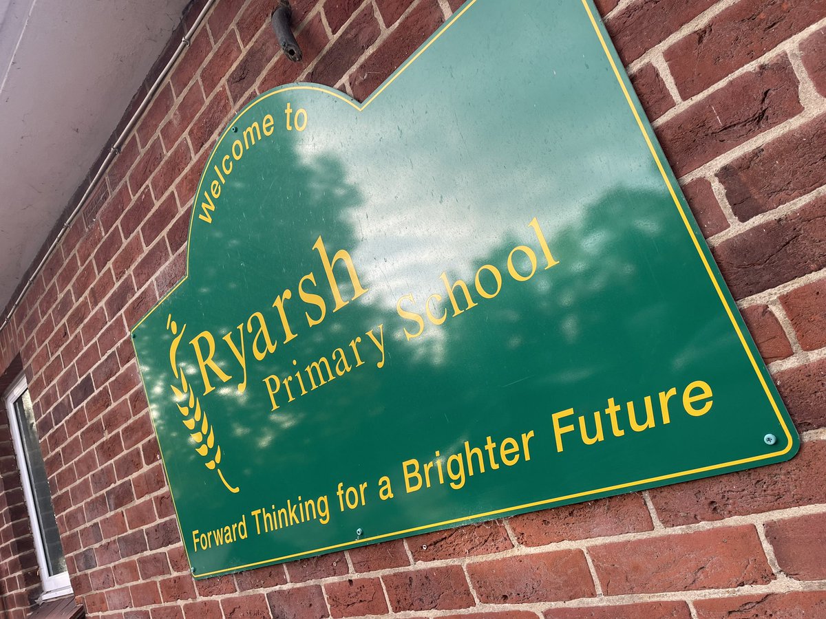26. Kent countryside looking gorgeous at sunrise this morning. Back at one of my favourite schools, <a href="/RyarshPrimary/">Ryarsh Primary School</a>, led by the wonderful <a href="/danielwchilds/">Dan Childs</a>. Discussing cognitive load and retrieval practice with staff, focusing on how we present new information and then remember it 🧠
