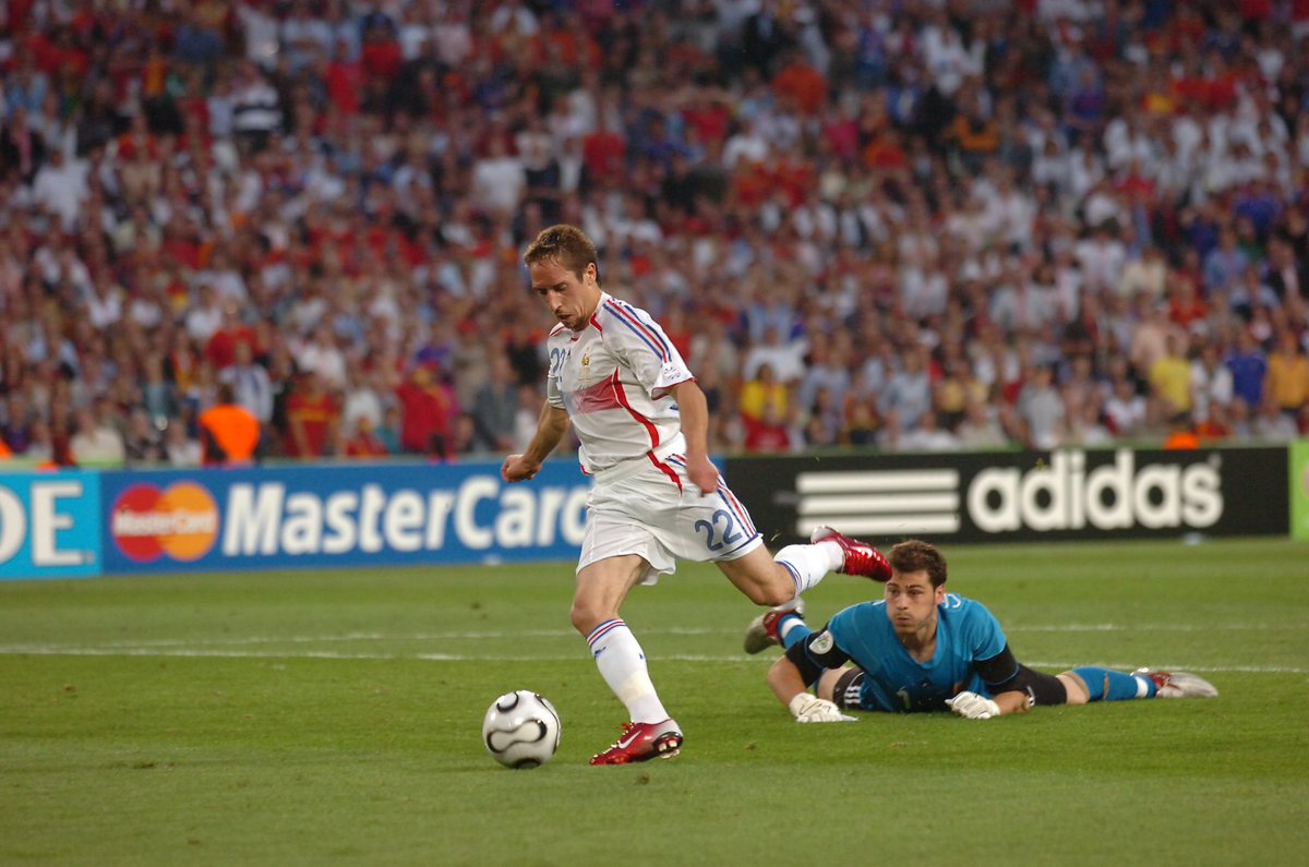 viewsfrance's tweet photo. Franck Ribéry va prendre sa retraite du football. 

Une immense carrière 👑 https://t.co/qztws7iJHi
