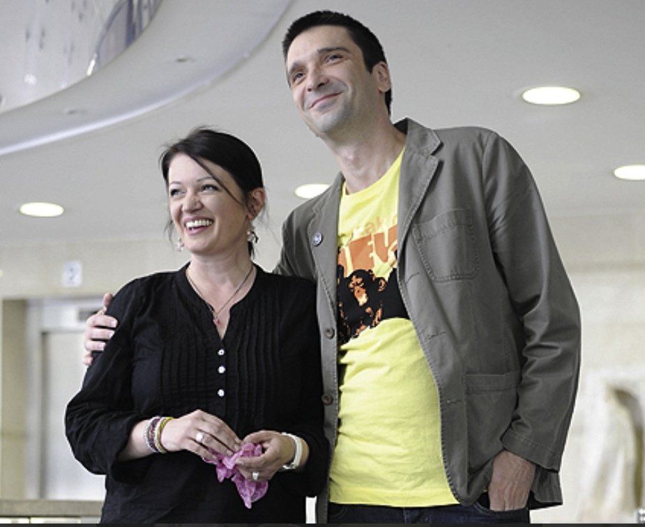 mojejemoremojje's tweet photo. Hvala Draganu Iliću za radio emisiju Buđenje jutros od 06.00 do 10.00. Govorio je o svojoj drugarici i saradnici, našoj Gorici,puštao muziku koju je volela. Hvala mu što je u danu strašnog ličnog gubitka tešio svoje slušaoce. Draganče, majstore, svi plačemo. https://t.co/FJRKmsy2U7