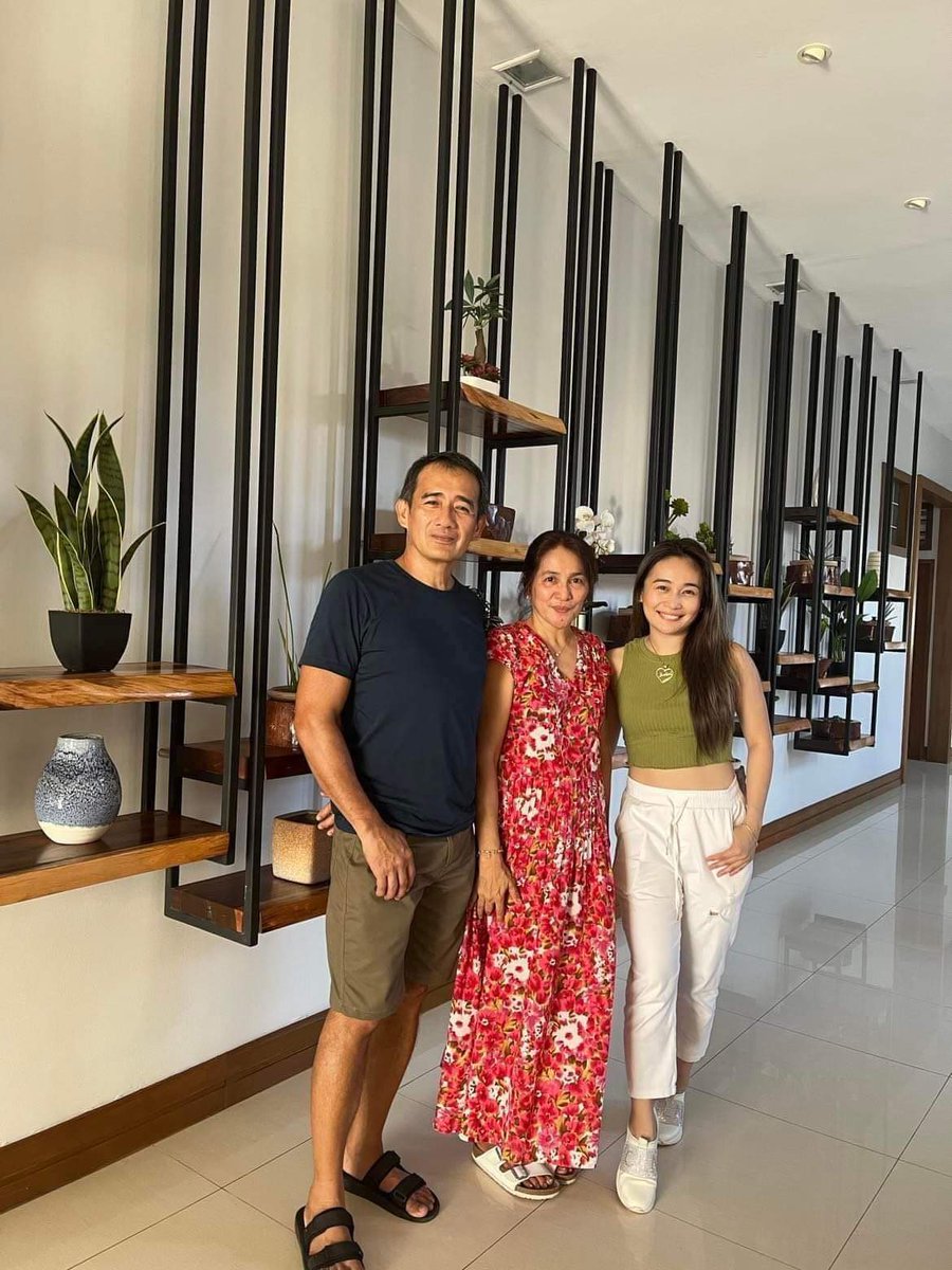 SunBee_051521's tweet photo. Closer with Mr. &amp; Mrs. Guerrero...🐰🥕💚

ZachBel Bunnies 🐰🥕💚 https://t.co/N603VstH8d