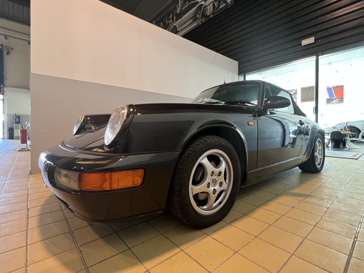 porschealicante's tweet image. 🛠️El servicio de taller de #CentroPorscheAlicante acoge a estos tres clásicos de diferentes gerenaciones del icónico 911, para cuidarles como se merecen, manteniendo intacta su personalidad con los mismos recambios y piezas originales. 

#911SC #911Carrera #911Carrera2Cabrio