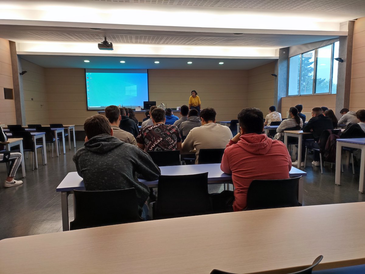 BidebietaFol's tweet photo. Hoy de nuevo #DEMAbizkaia en @Bidebieta_FP_LH presentando el concurso, #enpresari. Nos ha visitado también la emprendedora responsable de @zientziapolisMI y #PortuSteam. Eskerrik asko! 
@Bidebieta_FM, @BidebietaL, @AdgBidebieta, @Bidebieta_Ele https://t.co/JXYavdGHFy